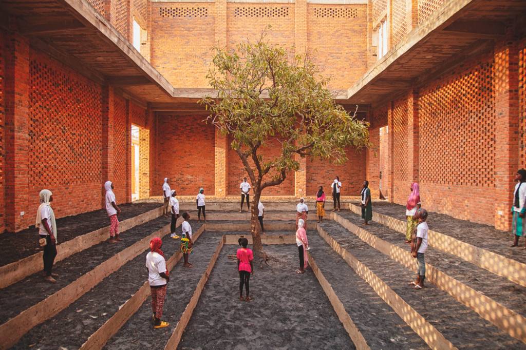 bienal-13 Obra de Ibrahim Mahama.