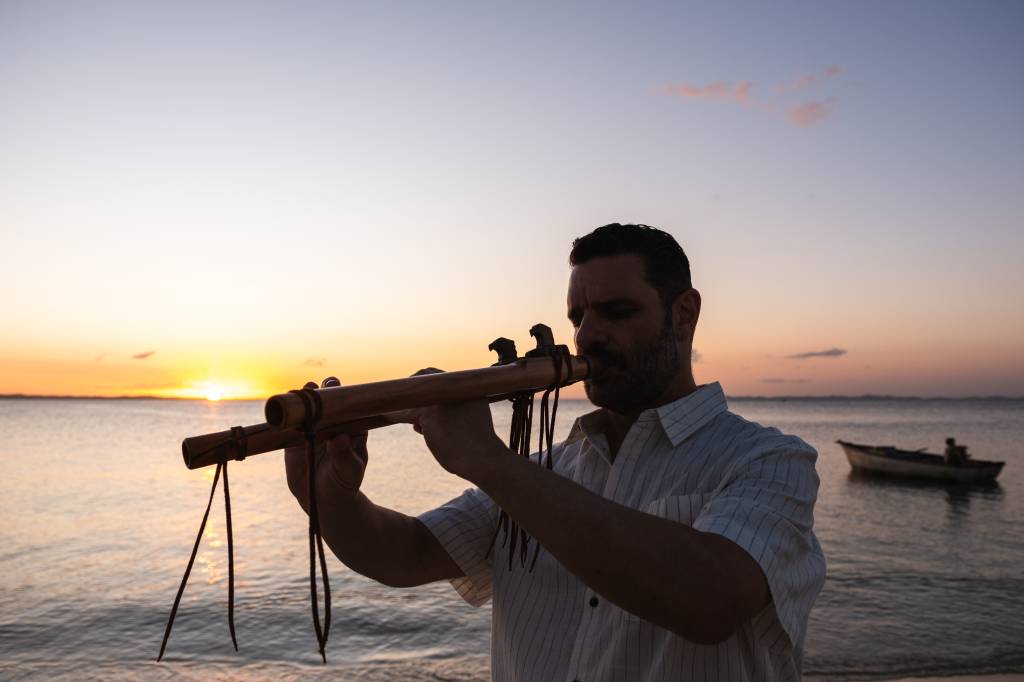 Adriano Grineberg canta Caymmi