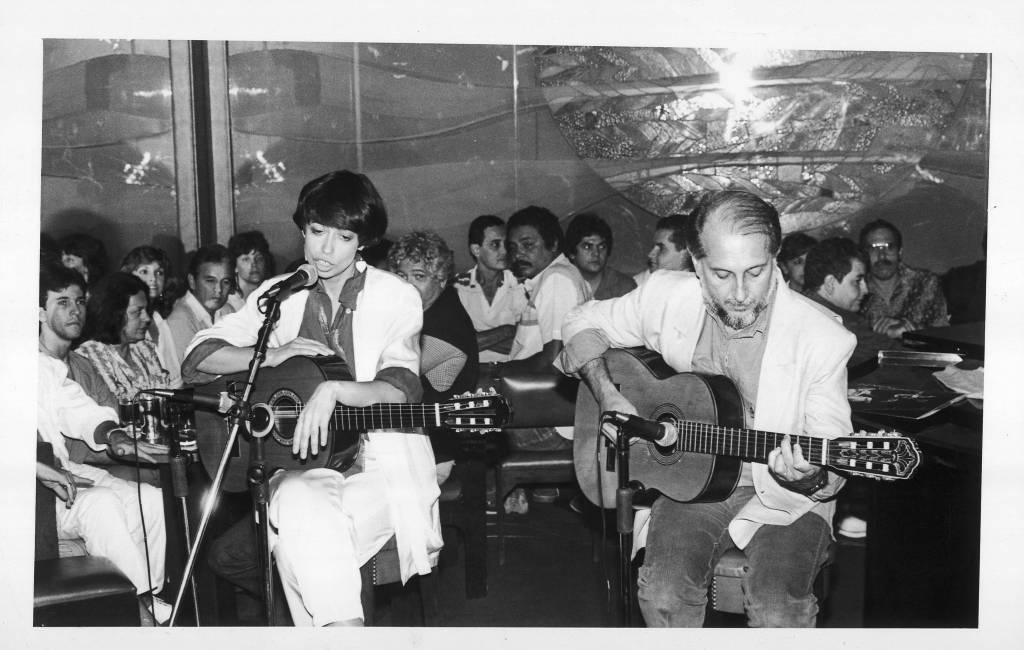 nara_leao_com_roberto_menescal Nara Leão com Roberto Menescal.