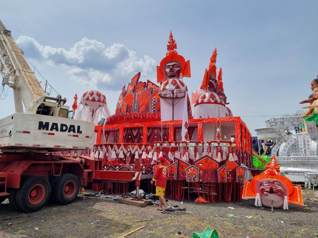 Montagem carnaval carro-alegorico