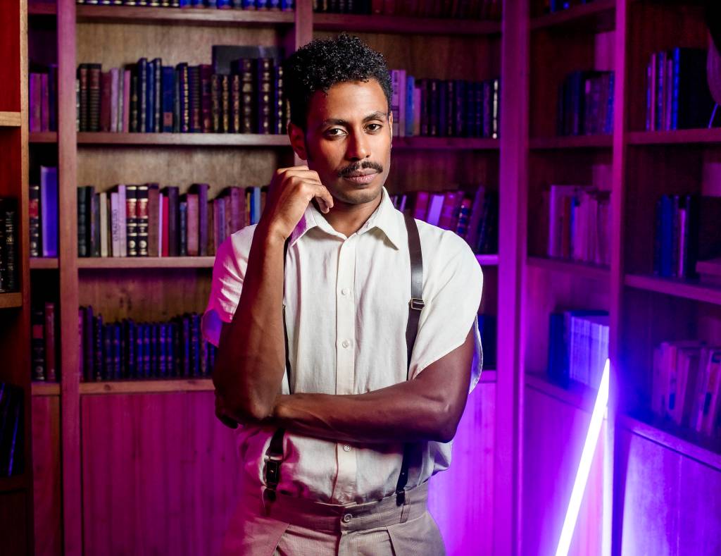 Para Ícaro Silva, a vida é mais do que um cabaret