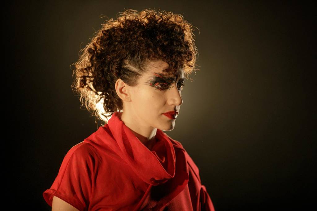 “Também Guardamos Pedras Aqui”: poesia de Luiza Romão vira peça subversiva