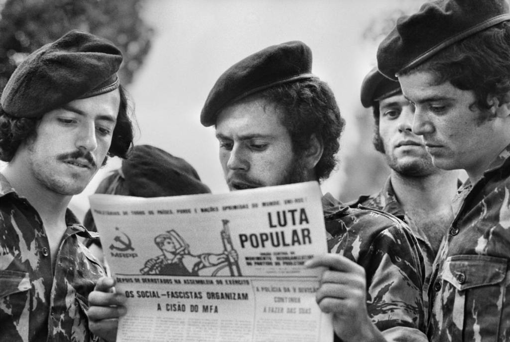 Portugal-1975_Credito-©-Sebastiao-Salgado-1536×1031 sebastiao-salgado-mis-fotografia