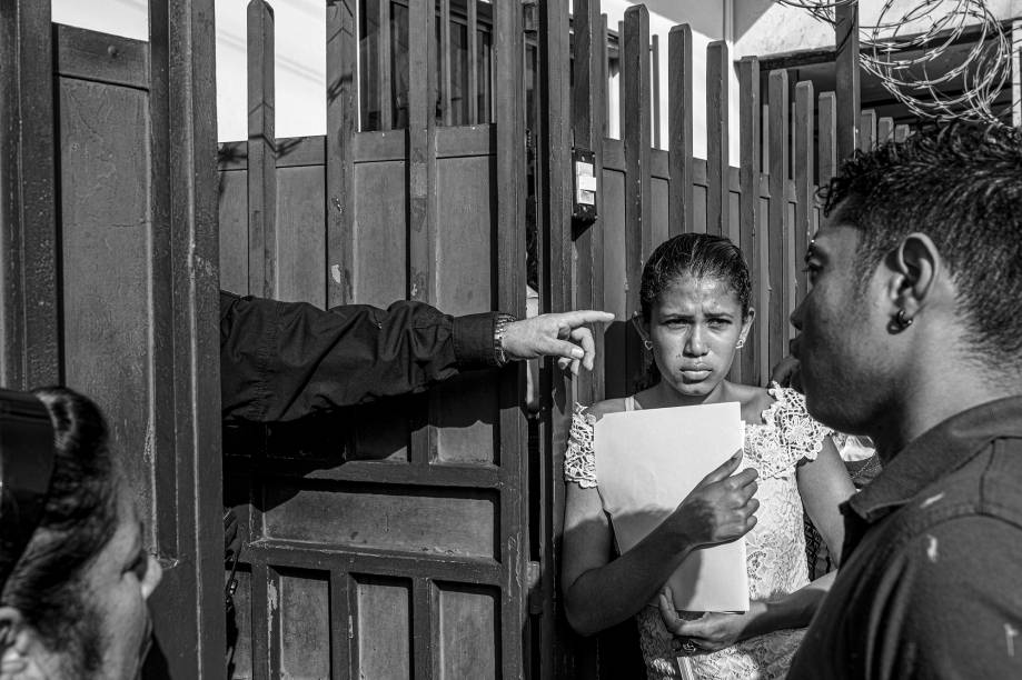 Dois muros, foto de Alejandro Cegarra  para o The New York Times Bloomberg, tirada na fronteira dos EUA