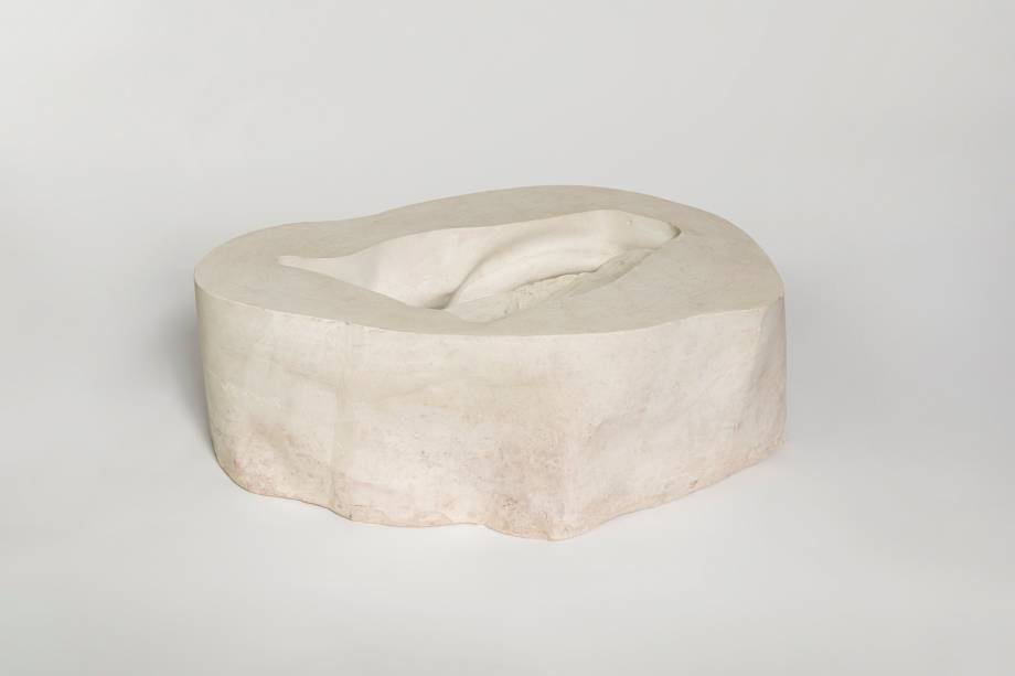 Carlito Carvalhosa, Sem título, 1998-1999, gesso, 27 x 77 x 58 cm Carlito Carvalhosa, Sem título, 1998-1999, gesso, 27 x 77 x 58 cm