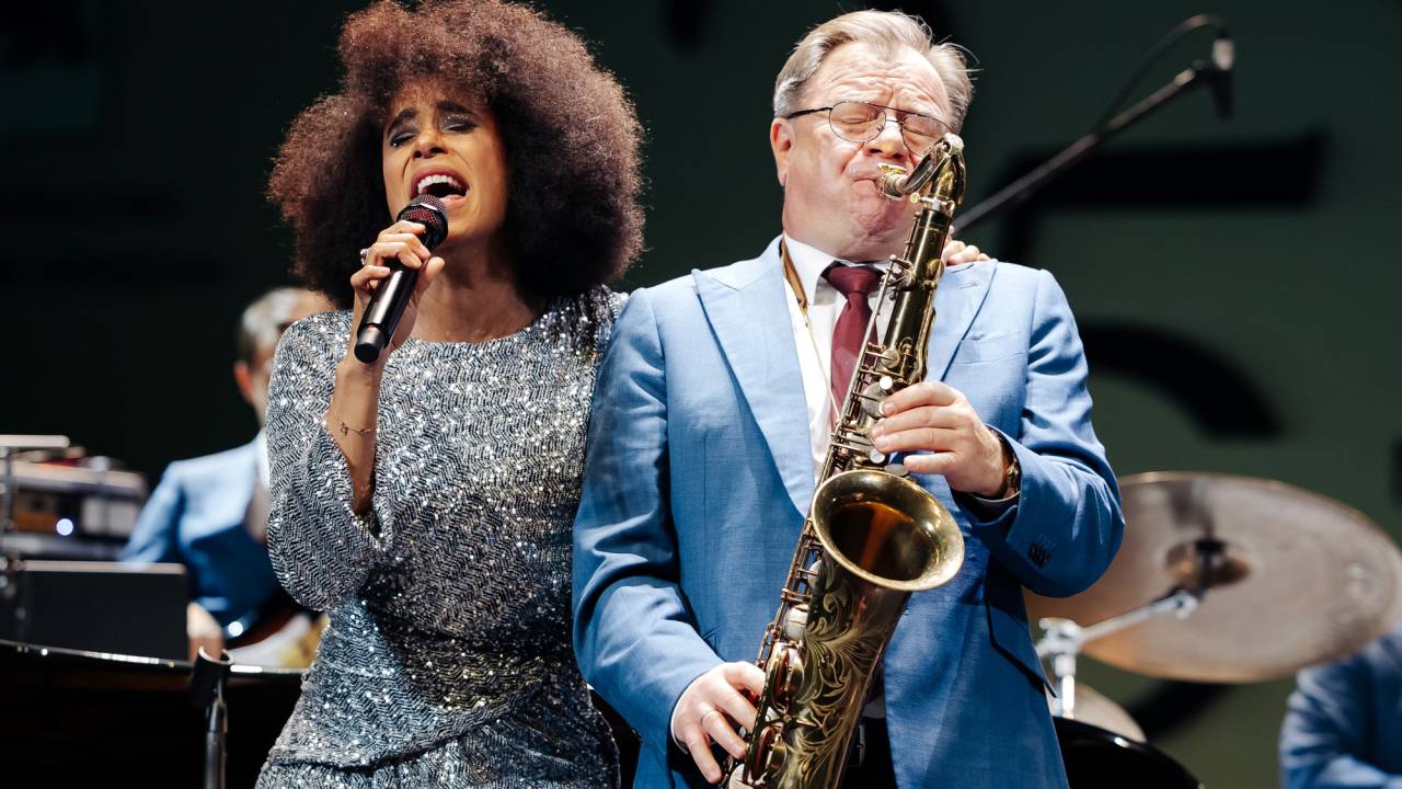 igor-butman-moscow-jazz-orchestra-show-brasil-trombone-sax