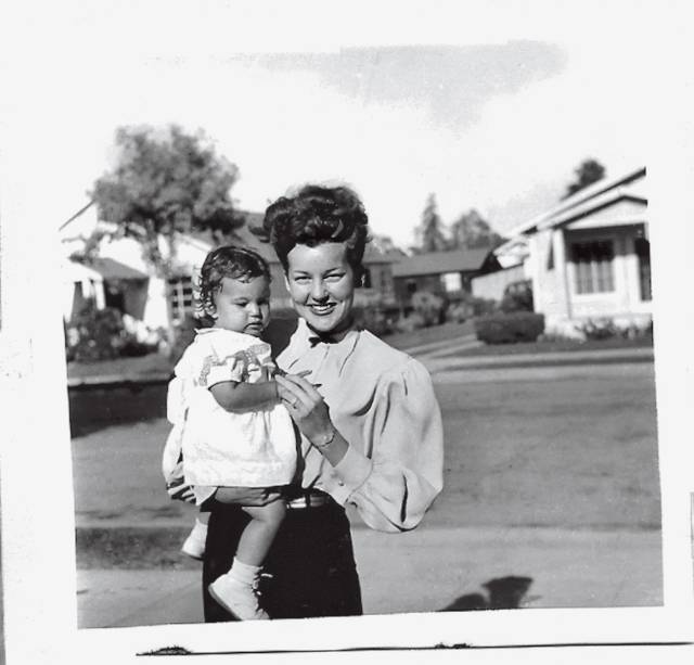 Mamãe comigo em 1946 no Vallet