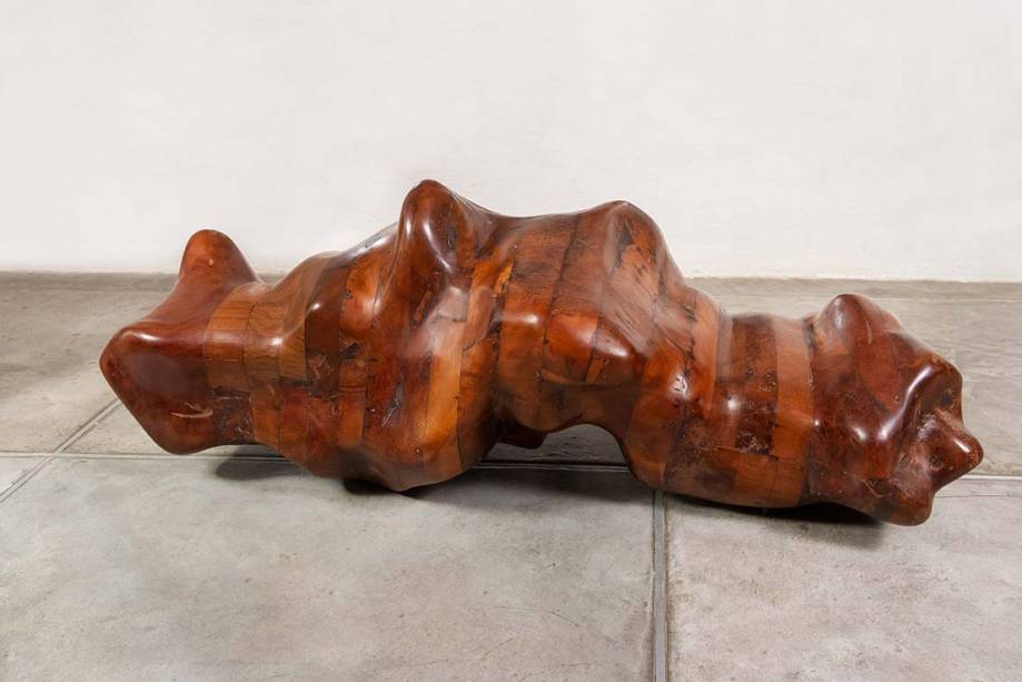 Marcelo Silveira,  Bolofote I, 2023-2024,  madeira cajacatinga e cola 42 x 57 x 112 cm