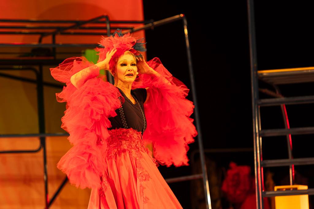 2025_Abertura_OsMambembes_Foto_LinaSumizon_3 os-mambembes-claudia -abreu-paulo-betti-festival-de-curitiba-2025