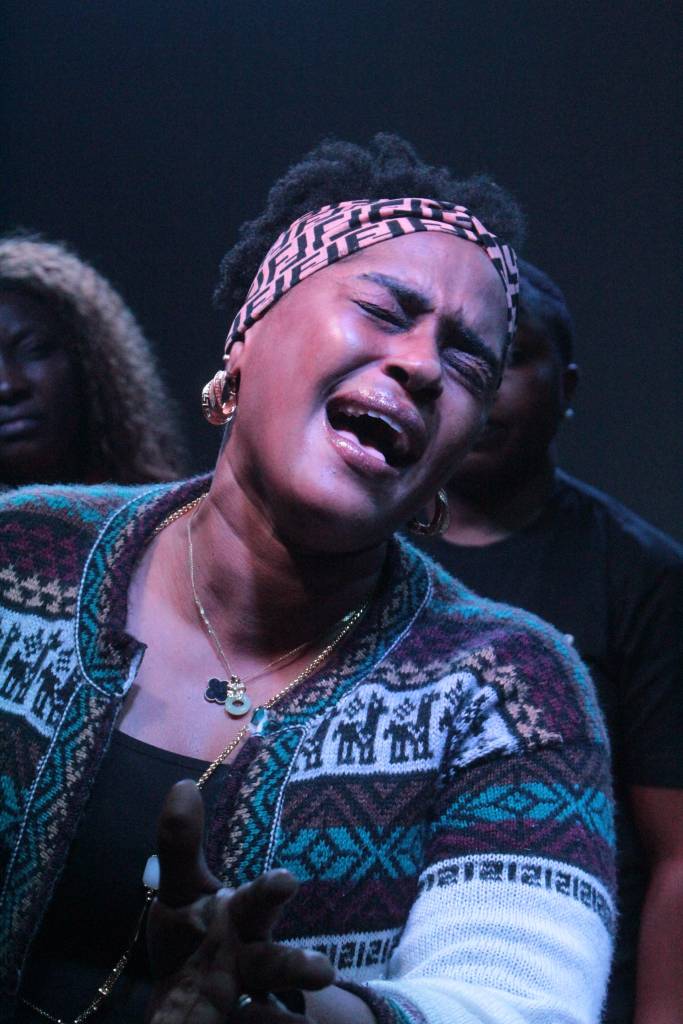 Adanne Udoka foto Tiago da Silva Palma. peca-teatro-cartaz-sao-paulo-refugio