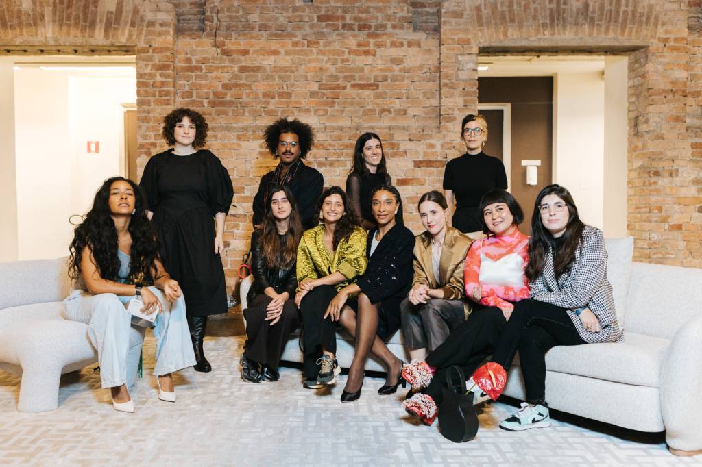 bravo pinacoteca lancamento revista digital atistas artistas-bravo-especial-lancamento-pinacoteca-heloisa-hariadne-helena-obersteiner-felipa-damasco-julia-jabur-elisa-carareto-irmas-gelli-verena-smit-pati-sayuri-mo=monica-ventura-flavia-junqueira