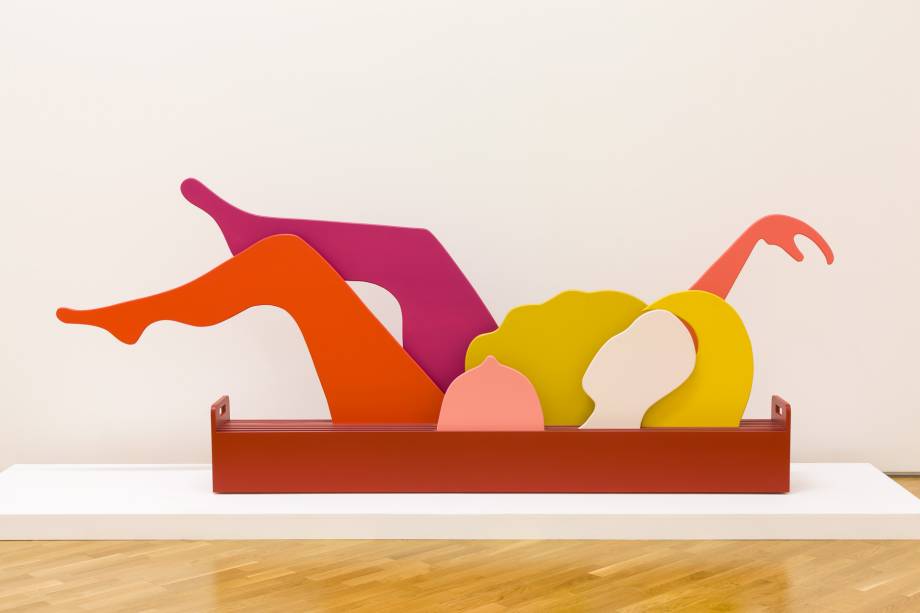 Regina VáterMulher mutante (1968)esmalte sobre aglomerado, trilhos e rodízios em metal e plástico. 127 x 322 x 28,4 cm