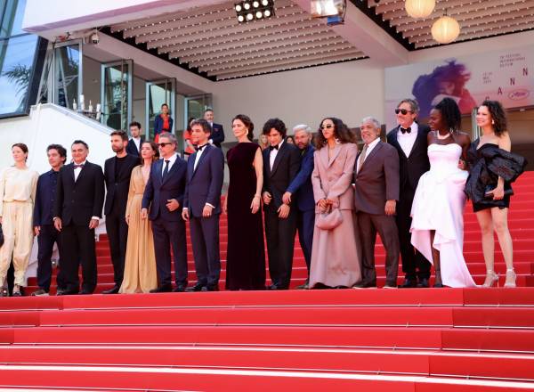 festiva-de-cannes-tapete-vermelho-agente-secreto-wagner-moura