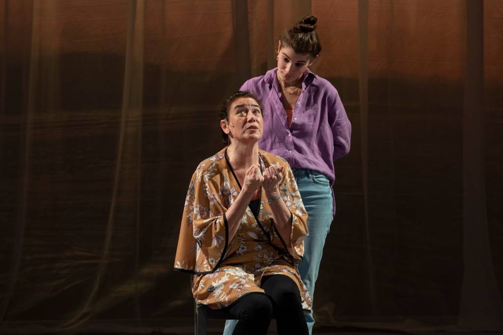 GIULIA-BERTOLLI-e-LILIA-CABRAL-na-peca-A-LISTA-Credito-Priscila-Prade-7 lilia-cabral-giulia-bertolli-lillia-cabral-peca-teatro-espetaculo-ingressos