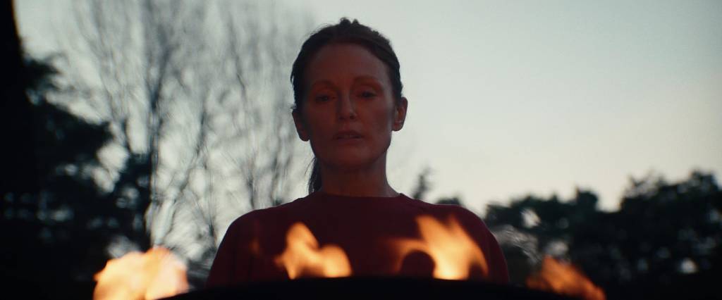 Julianne Moore in Echo Valley vale-eco-echo-valley-julianne-moore-sidney-sweeney-apple-tx