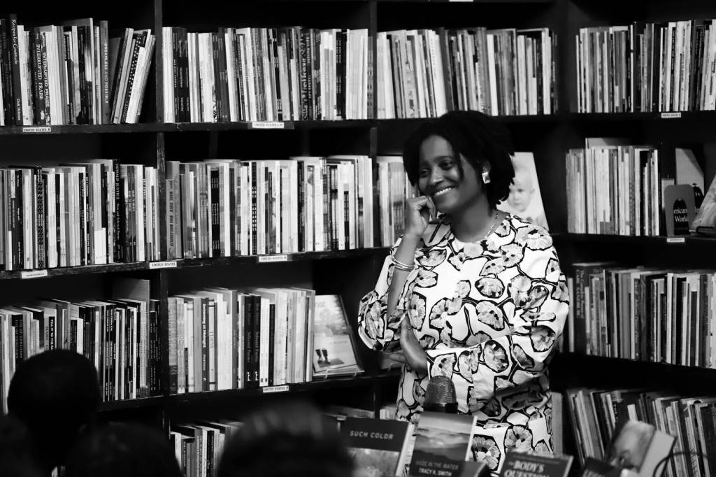 grolierpoetry_1729622515_3484648682799370371_2626527921 vida-marte-livro-poesia-tracy-k-smith-relicario