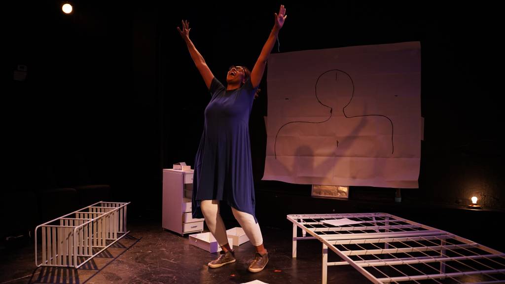 Grupo brasileiro apresenta peça inspirada no universo de Clarice Lispector e Nova York