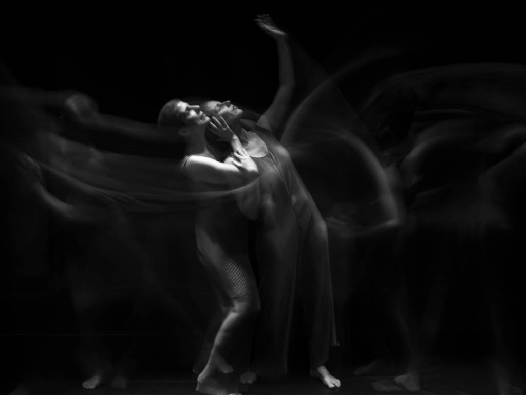 Mãe e filha dividem o palco em espetáculo de dança sobre o envelhecer