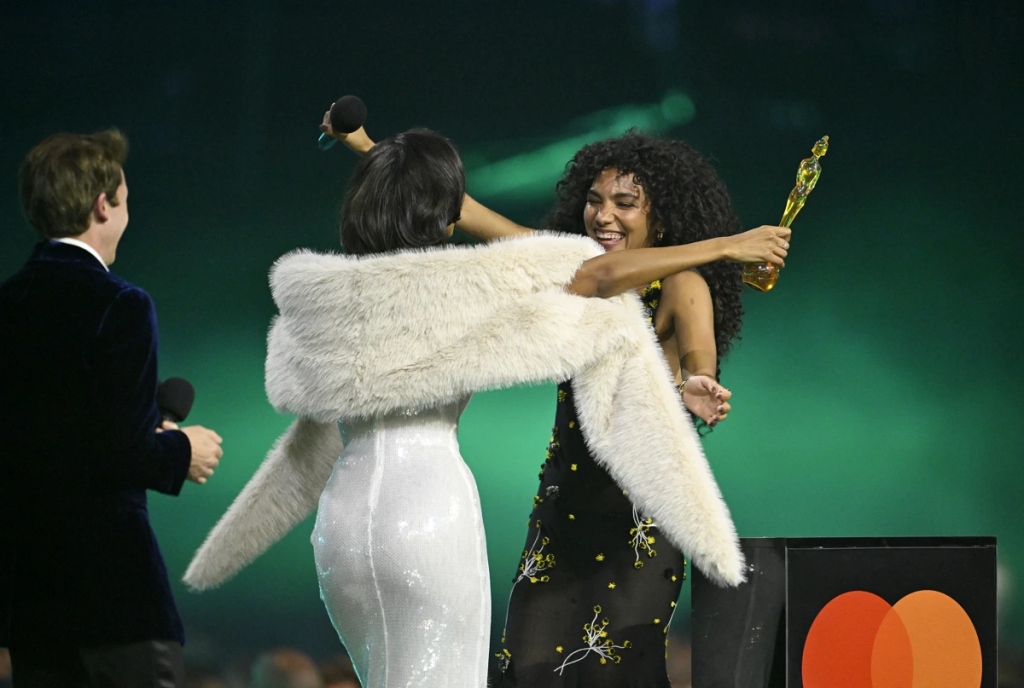 Björk com Rosalía, a noite de Olivia Dean e os melhores momentos do BRIT Awards 2026